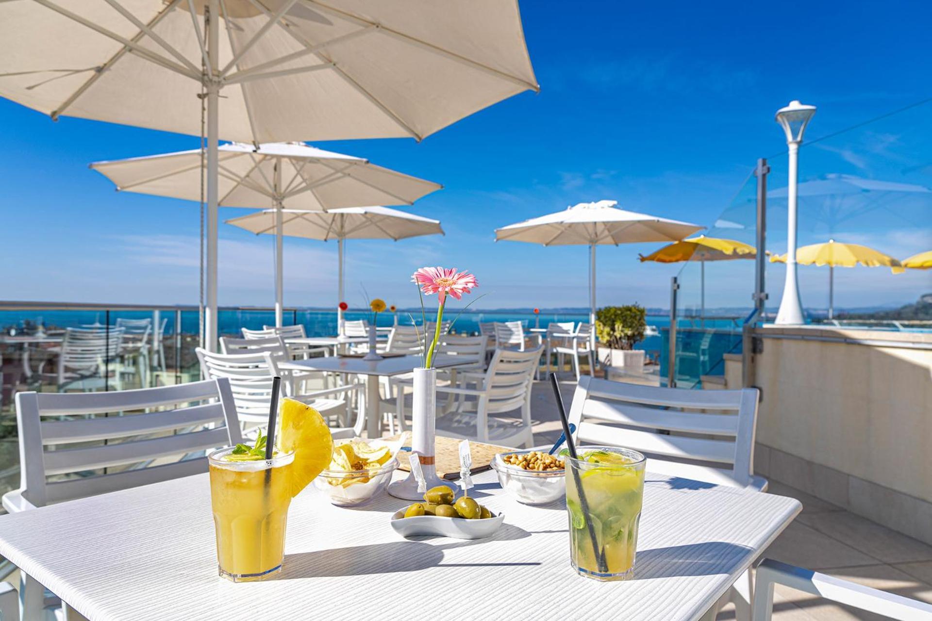Sky Pool Sole Garda 4*